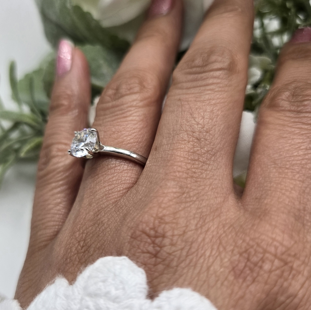 🥰 JUST THE RIGHT SPARKLE RING - Picture 4 of 7